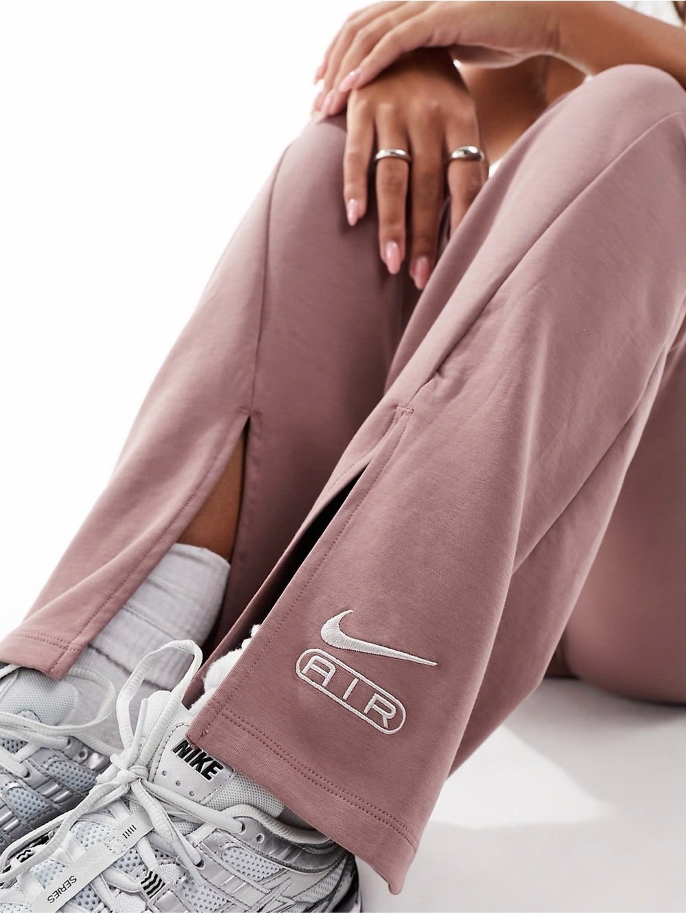 Nike Air high waisted flared leggings in smokey mauve - Picture 4 of 7